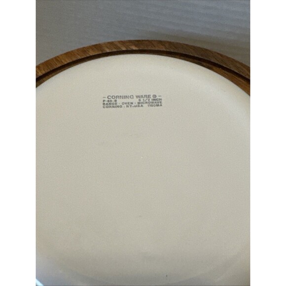 Vtg. Corning Ware, 6.5" Skillet, and Lid, 6.5" W x 10.25" w/Handle. - Picture 4 of 6